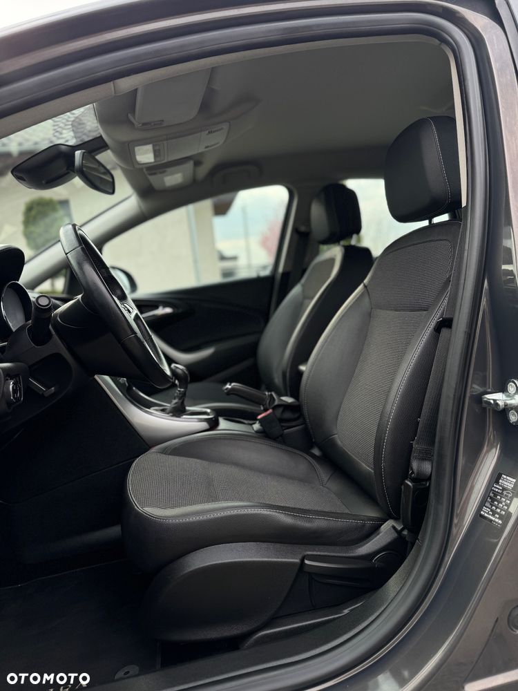 Opel Astra 1.4 T Cosmo - 25