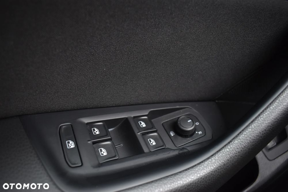 Volkswagen Passat 2.0 TDI EVO Business DSG - 23