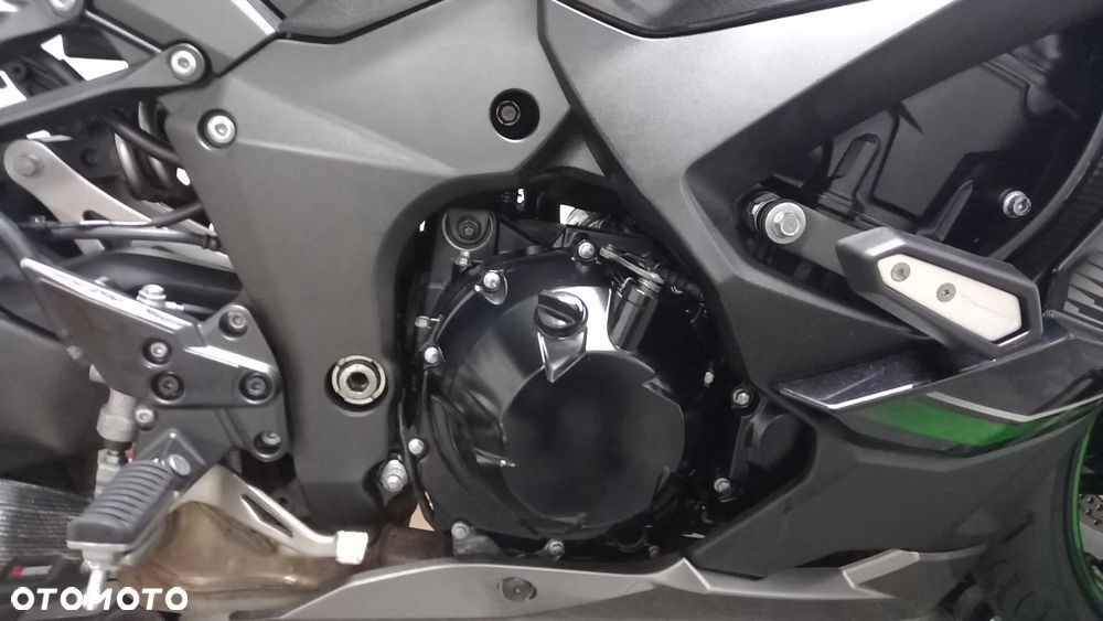 Kawasaki Ninja 1000 SX - 12