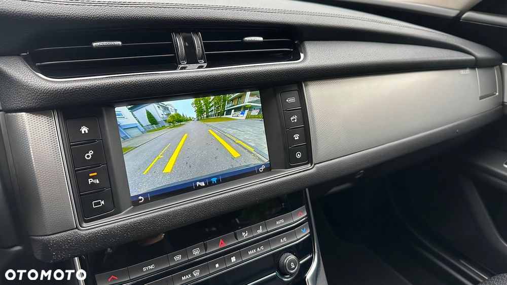 Jaguar XF 2.0 i4D AWD Prestige - 15