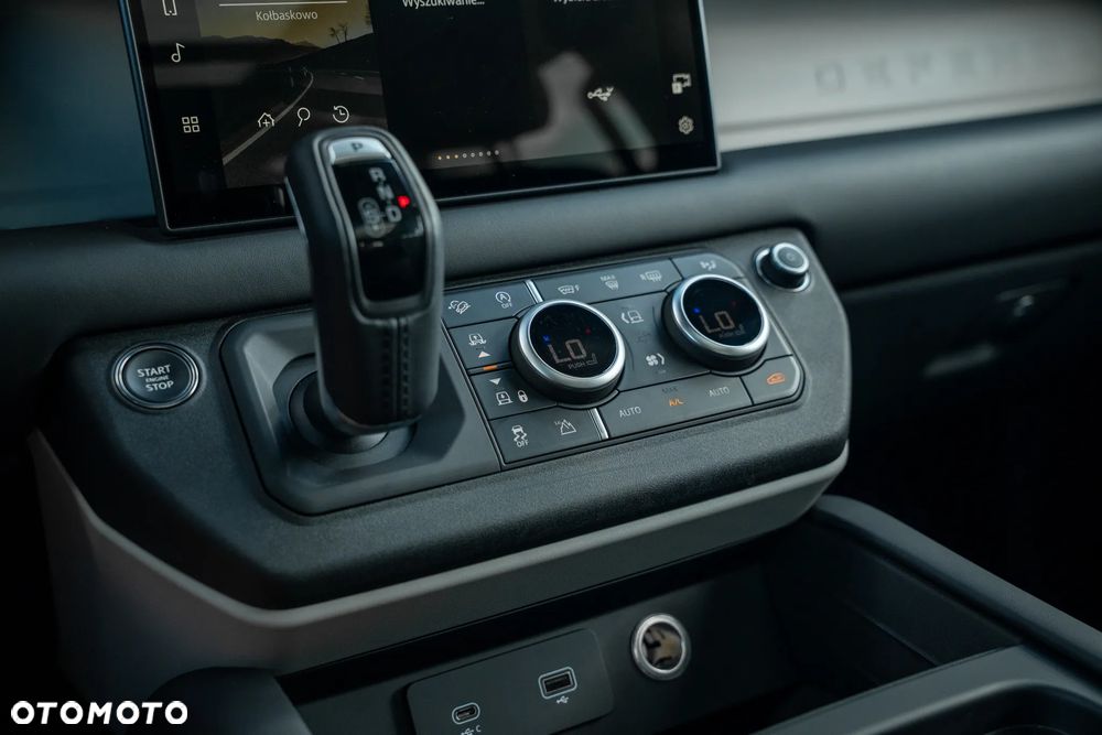 Land Rover Defender 3.0 D300 mHEV X-Dynamic HSE - 18