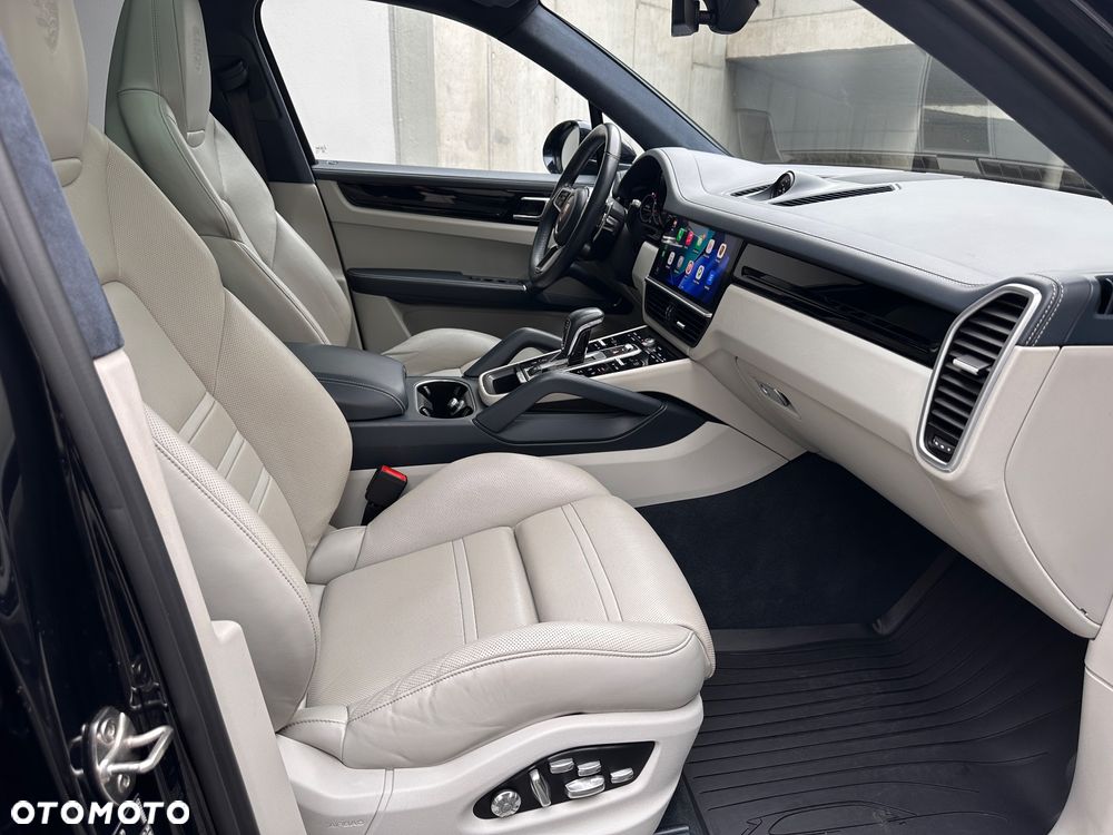 Porsche Cayenne Standard - 24