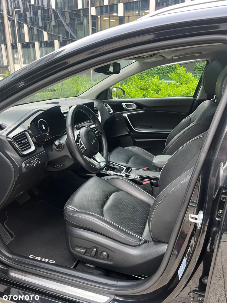 Kia Ceed - 11