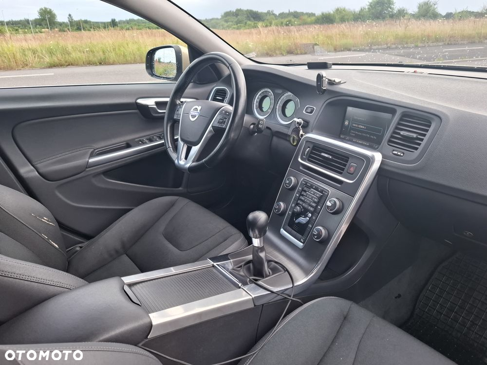 Volvo V60 D3 R-Design - 23