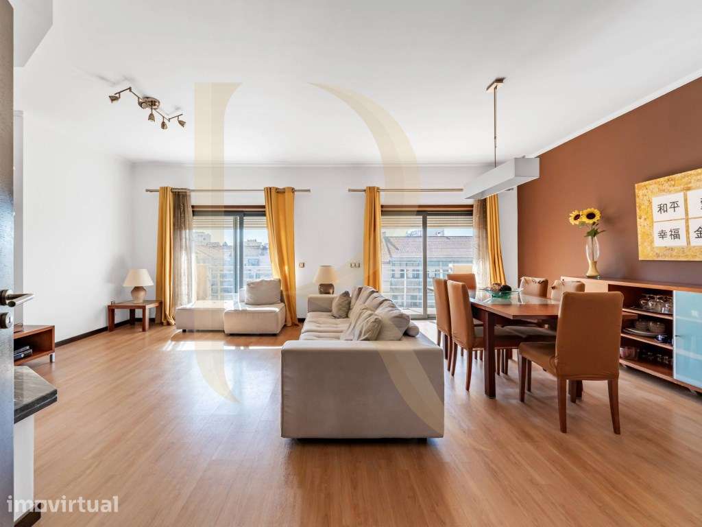 Apartamento T3 com elevador, 2 Parqueamentos e Arrecadação - Barreiro - Grande imagem: 2/34