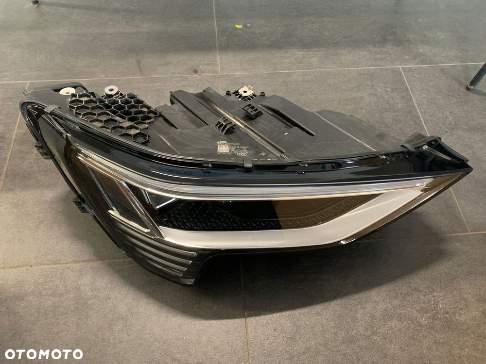 Lampa prawa AUDI ETRON E-TRON 4KE - 2
