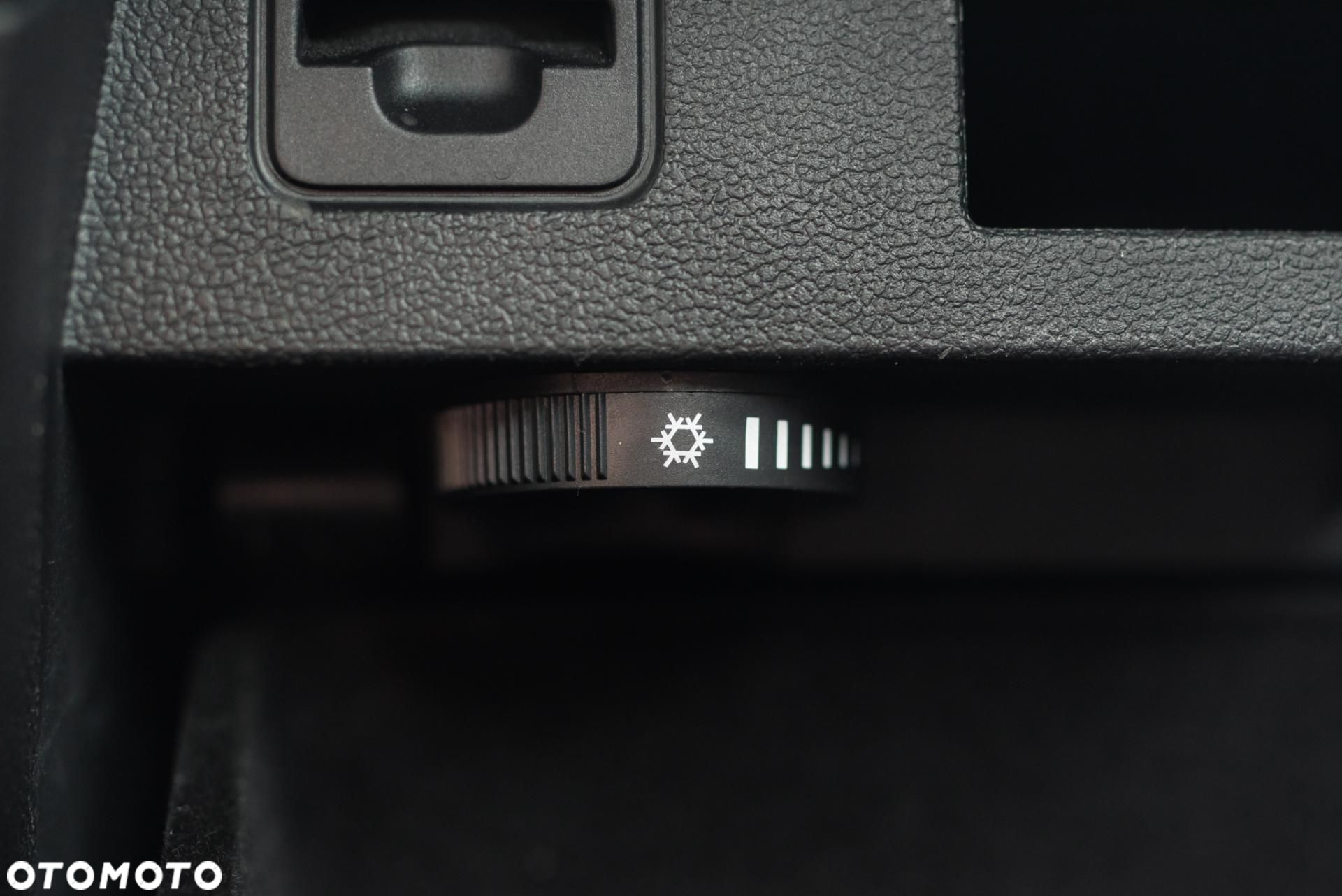 Volkswagen Passat - 32