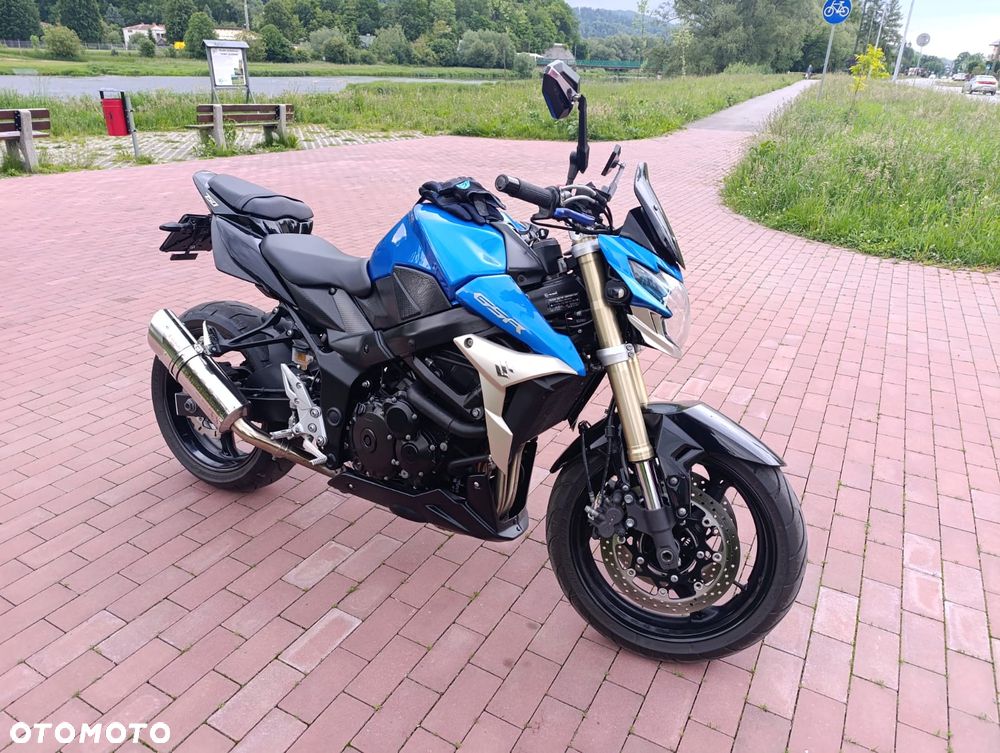 Suzuki GSR - 1