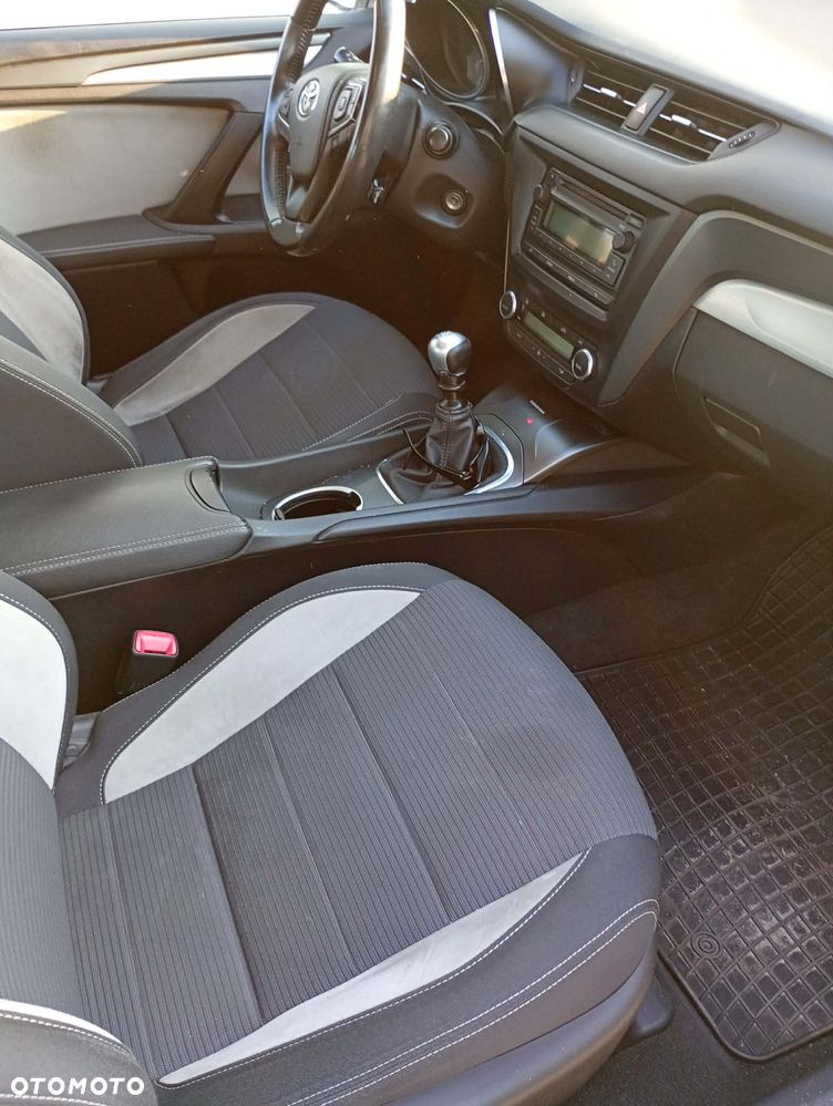 Toyota Avensis - 9