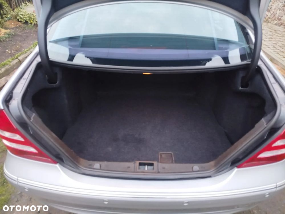 Mercedes-Benz Klasa C 180 Kompressor Automatik Avantgarde - 26