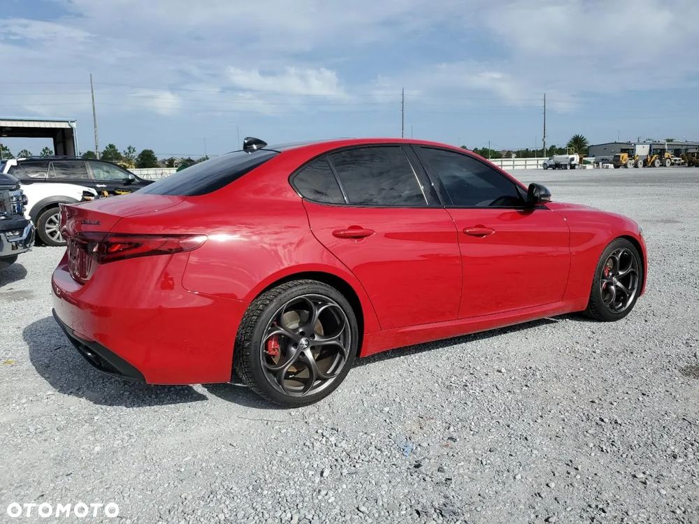Alfa Romeo Giulia 2.0 Turbo 16V AT8-Q4 Ti - 4