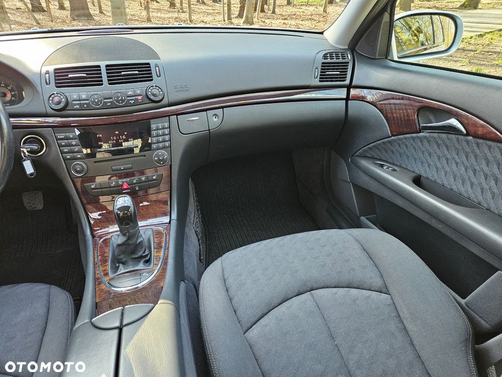 Mercedes-Benz Klasa E 200 Kompressor Classic - 4