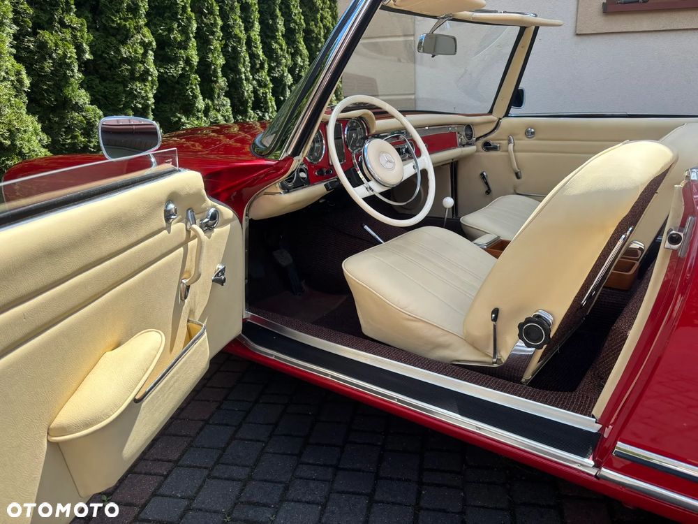 Mercedes-Benz SL - 32