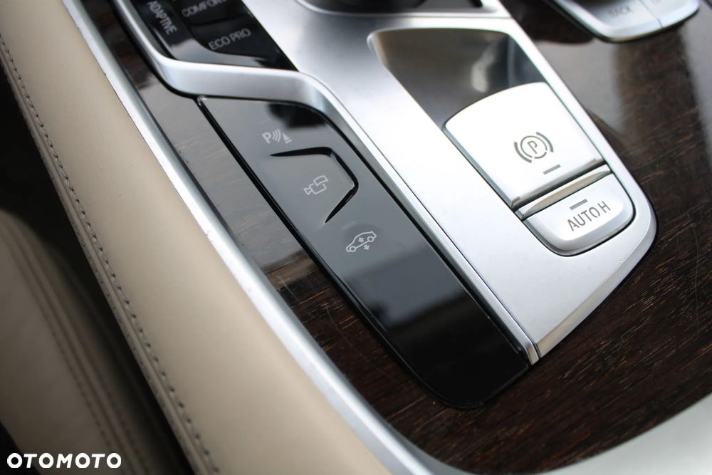 BMW Seria 7 740d xDrive - 31