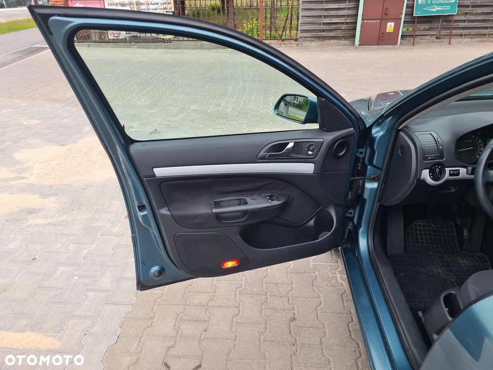 Skoda Octavia 1.6 Tour - 9
