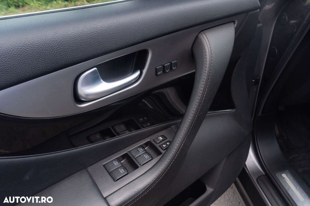 Infiniti Q70 - 12