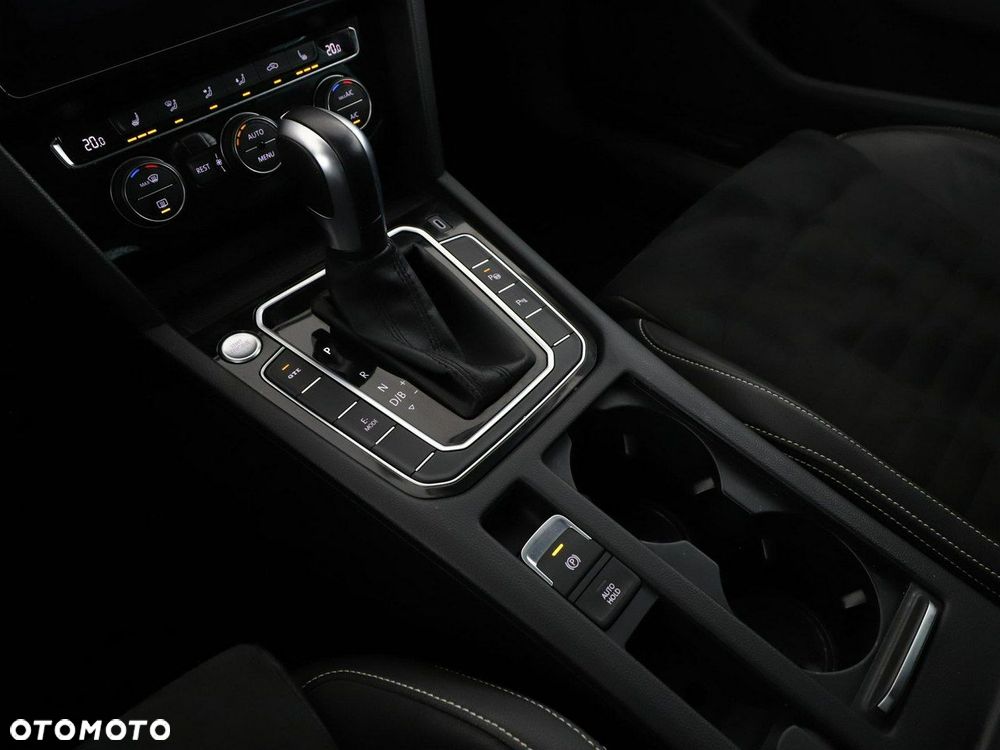 Volkswagen Passat - 31