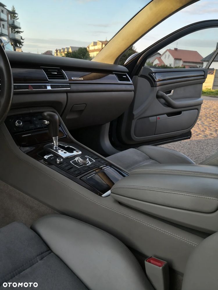 Audi A8 4.2 Quattro - 25