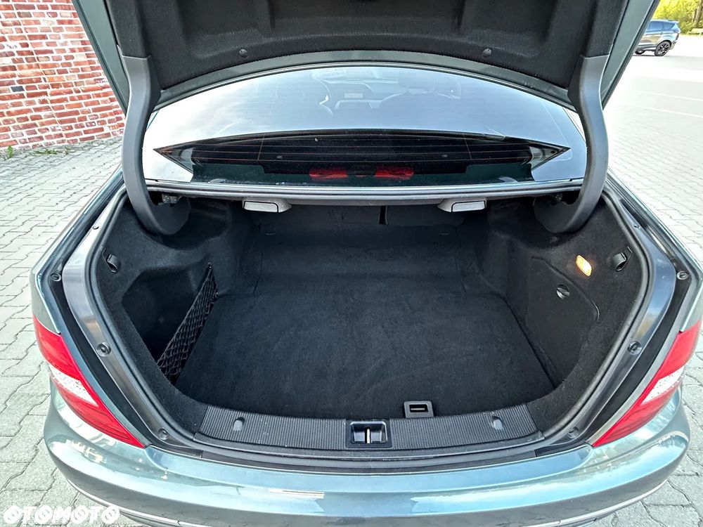Mercedes-Benz Klasa C 180 BlueEFFICIENCY 7G-TRONIC Avantgarde - 29