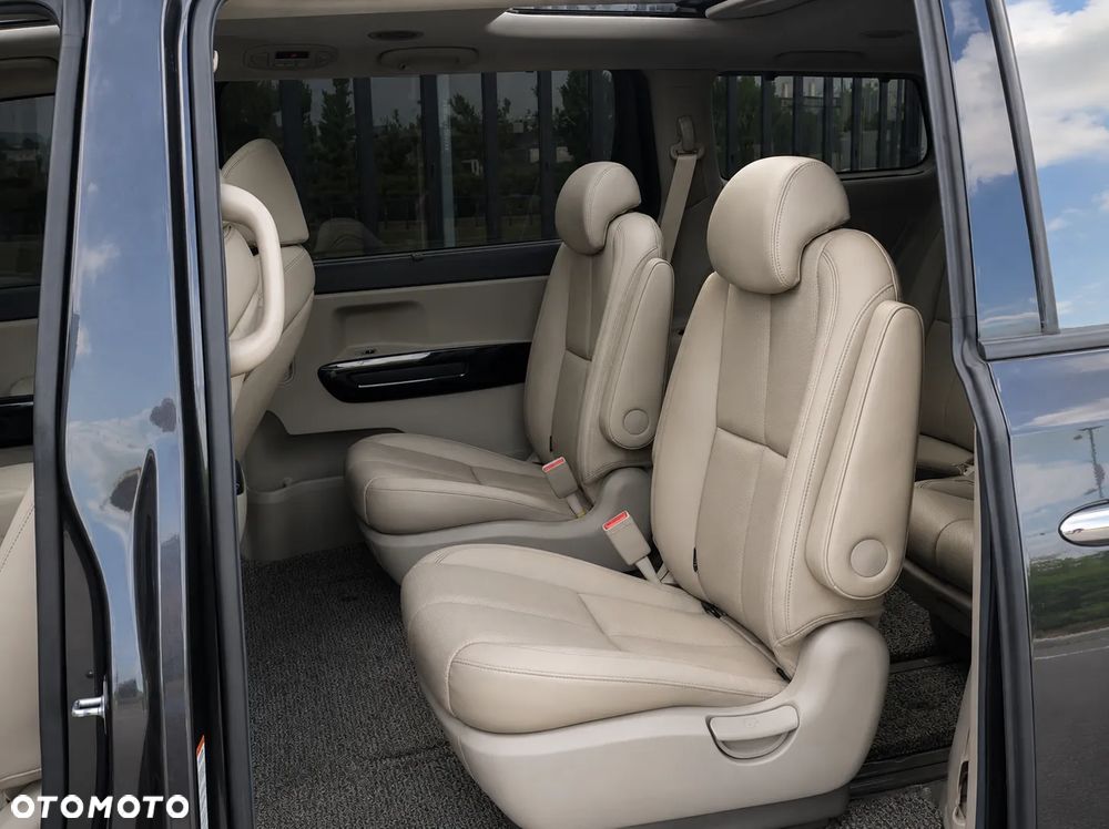 Kia Carnival - 7