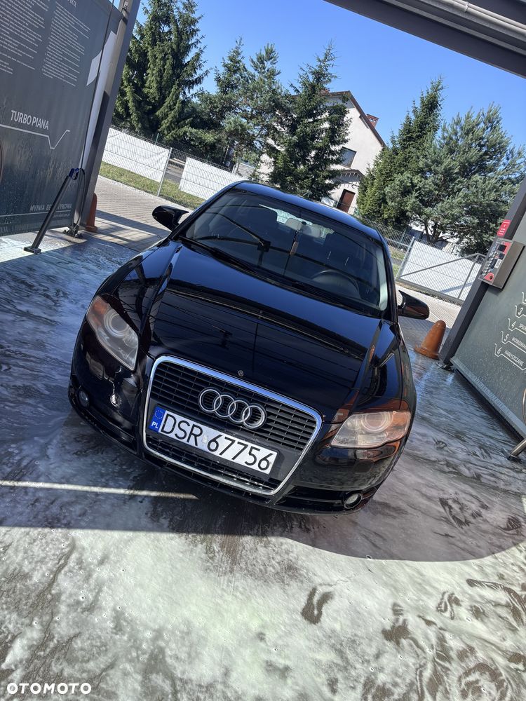 Audi A4 Limousine - 1
