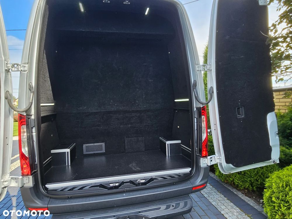 Mercedes-Benz Sprinter - 30