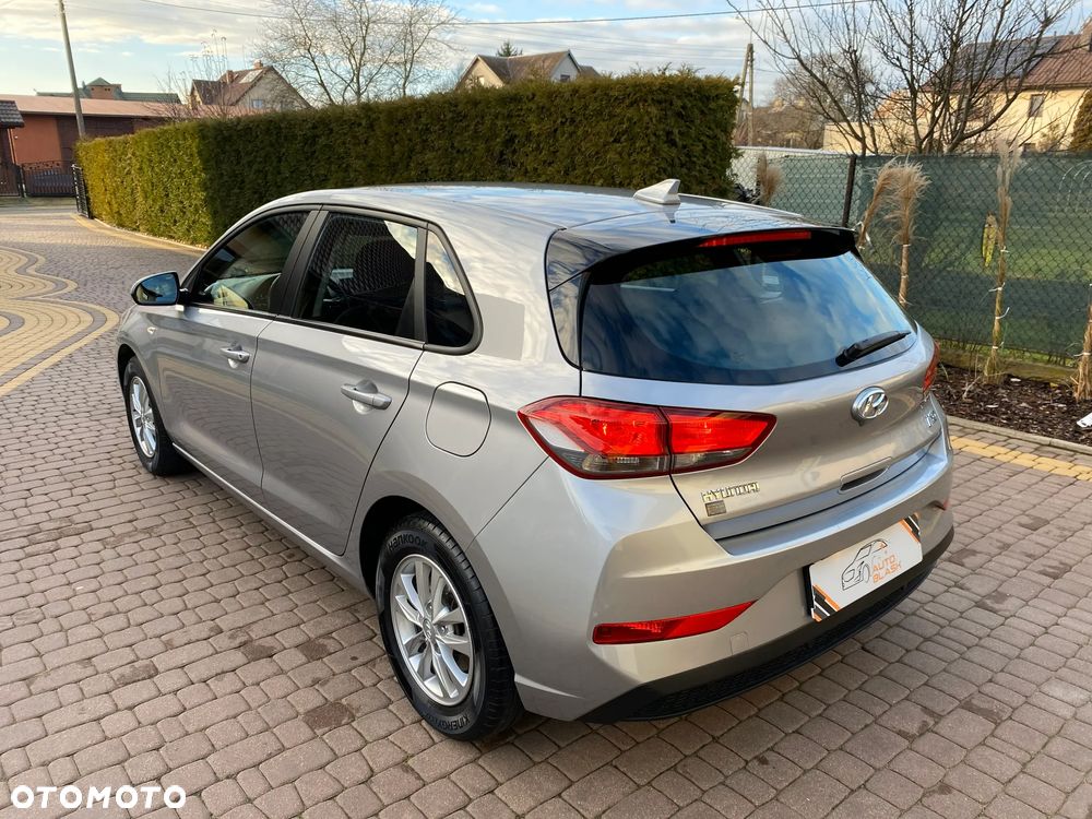 Hyundai i30 1.5 DPI Classic + - 11