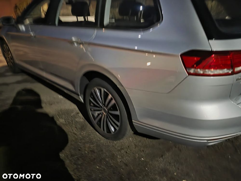 Volkswagen Passat 2.0 TDI (BlueMotion Technology) DSG Comfortline - 11