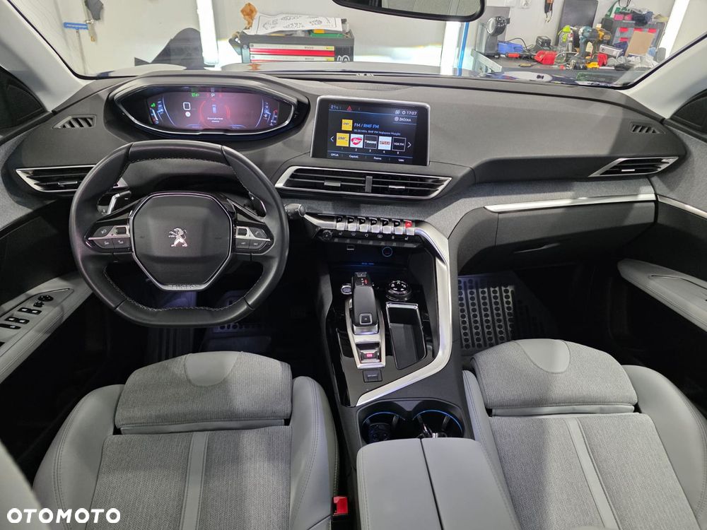 Peugeot 3008 1.6 PureTech GPF Allure S&S EAT8 - 17