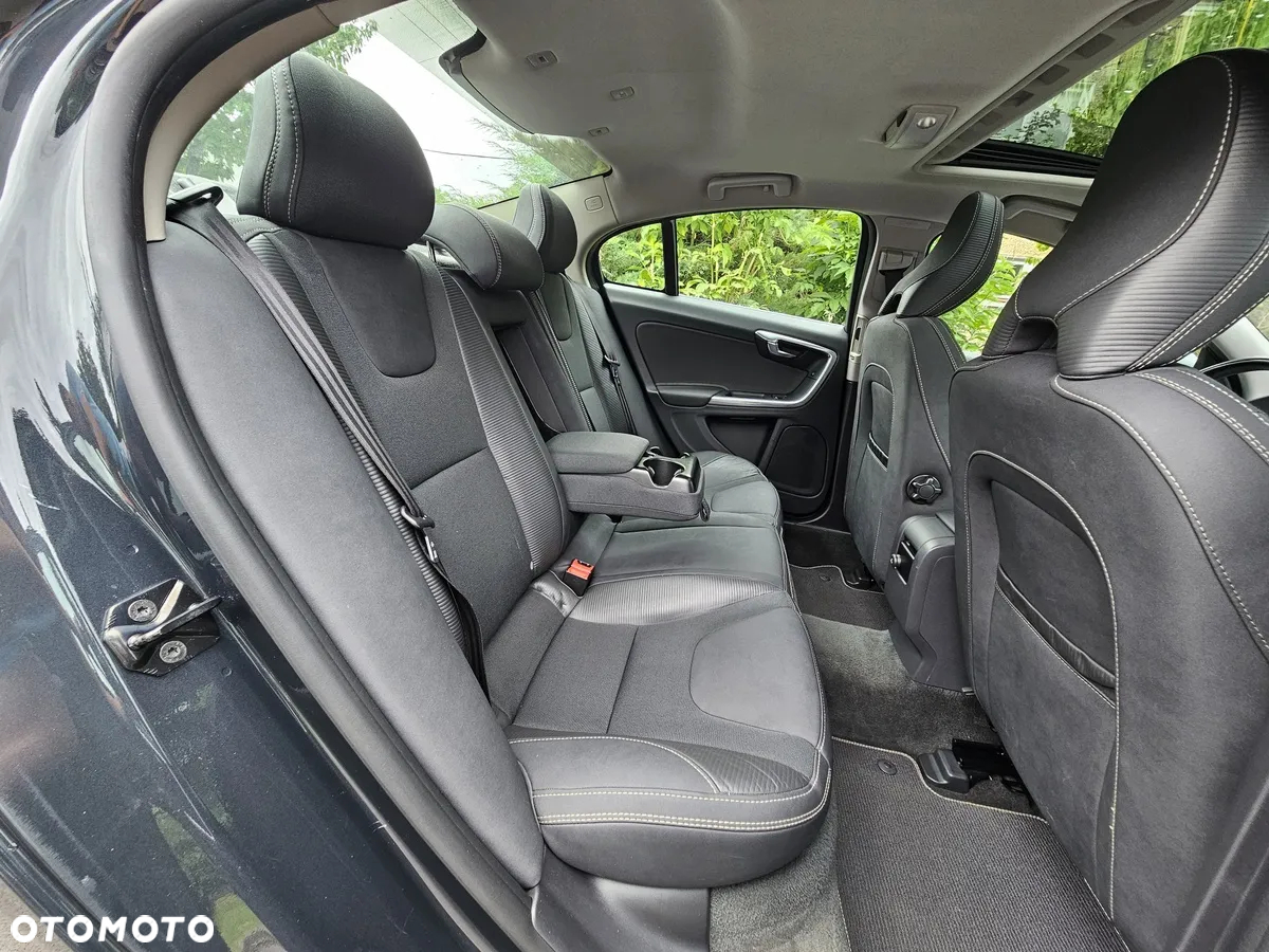 Volvo S60 D3 R-Design - 23