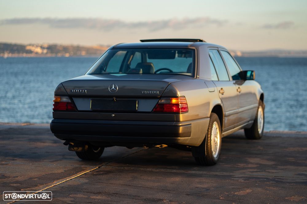 Mercedes-Benz W124 (1984-1997) 300 D Turbo - 57