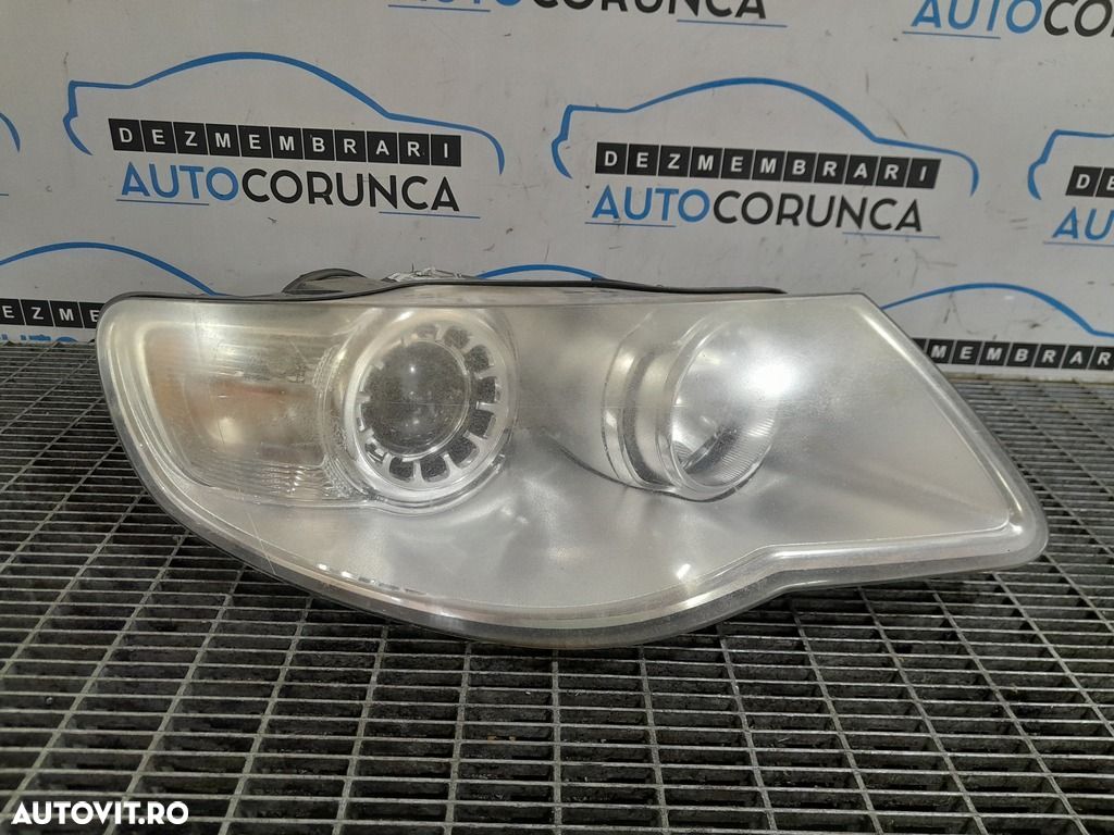Far Dreapta Volkswagen Touareg facelift 2007 - 2010 SUV 4 Usi (993) Fara xenon - 1