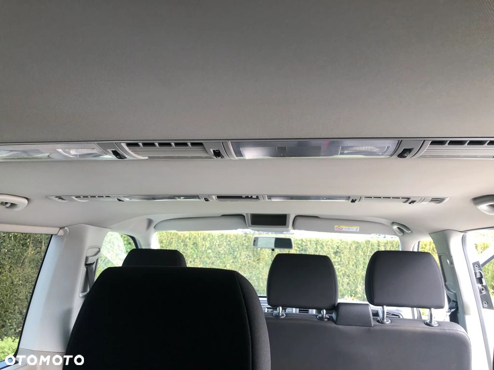 Volkswagen Caravelle - 31