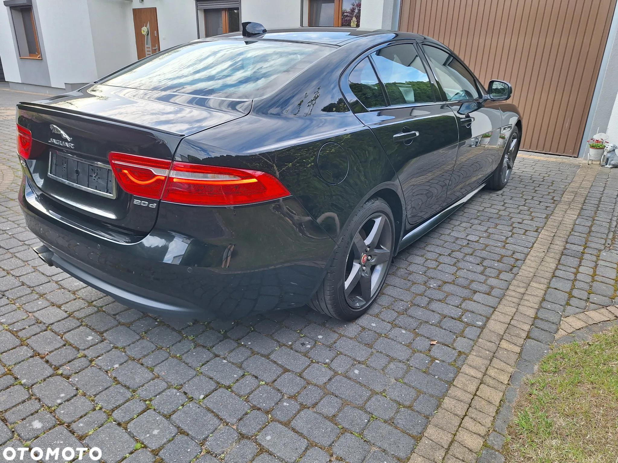 Jaguar XE 2.0 D R-Sport - 8
