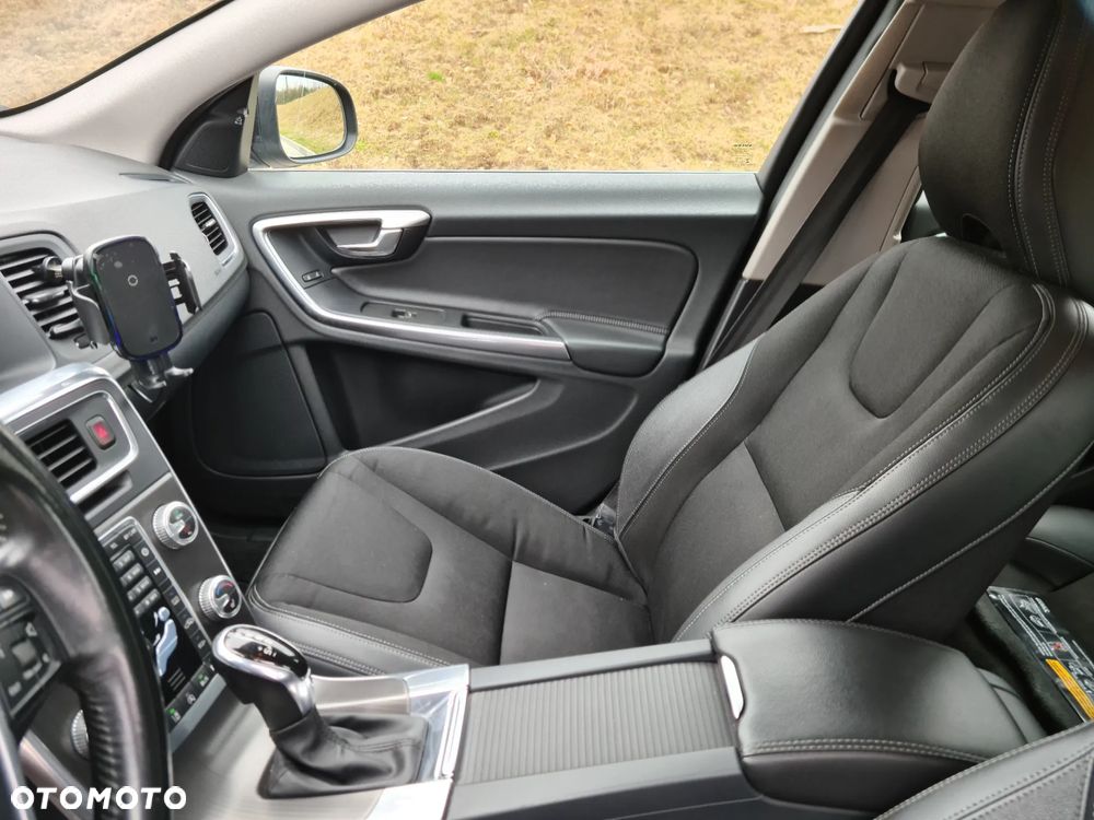 Volvo V60 D4 Drive-E Momentum - 27