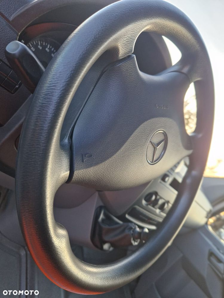 Mercedes-Benz 516 - 13