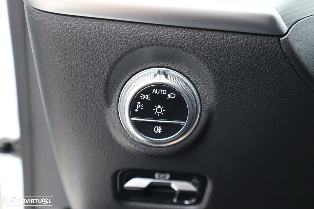 Mercedes-Benz C 300 e Avantgarde - 27