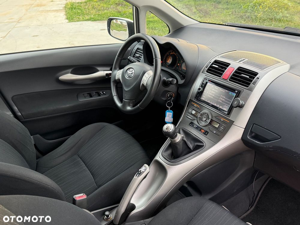 Toyota Auris 1.6 VVT-i Team - 16