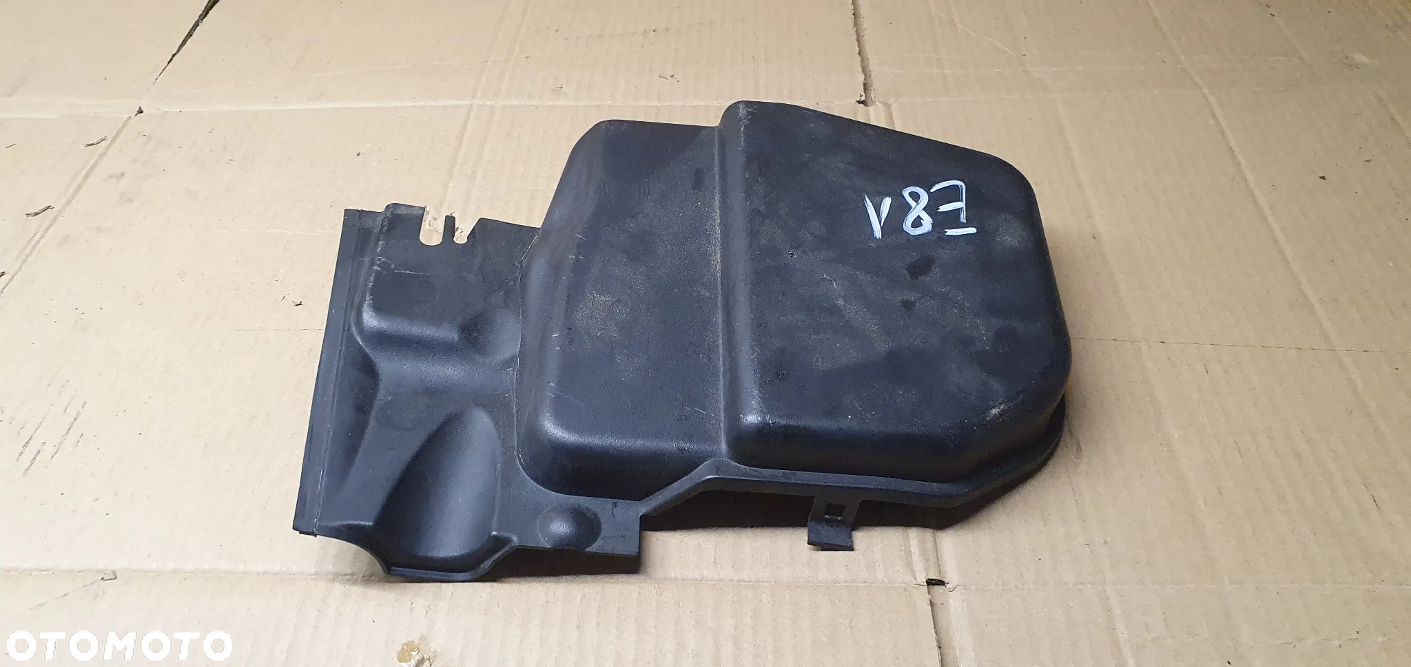 Osłona podszybia zaślepka kielicha prawa BMW 1 E81 E87 6925018 - 3