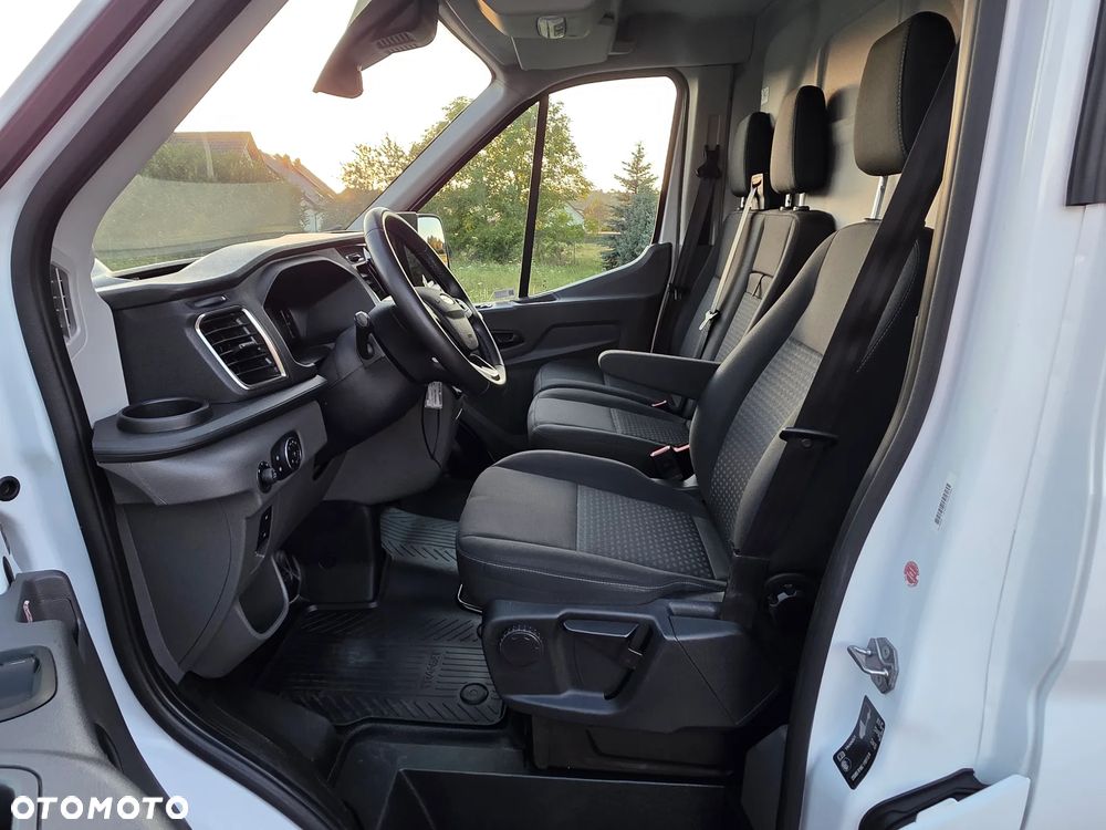 Ford Transit L4 RWD Trend - 16