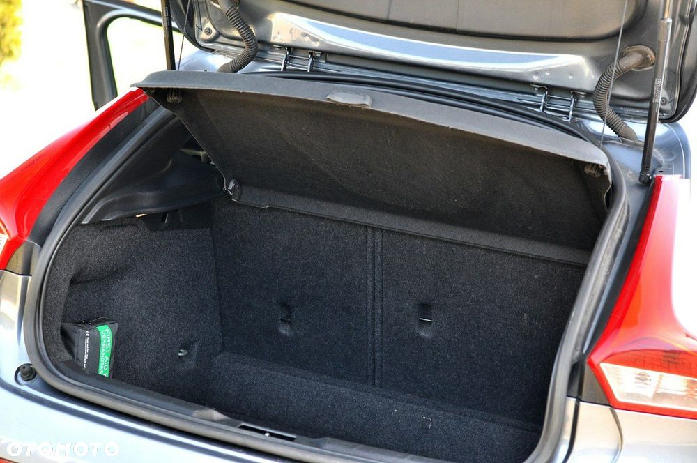 Volvo V40 D2 Momentum - 30