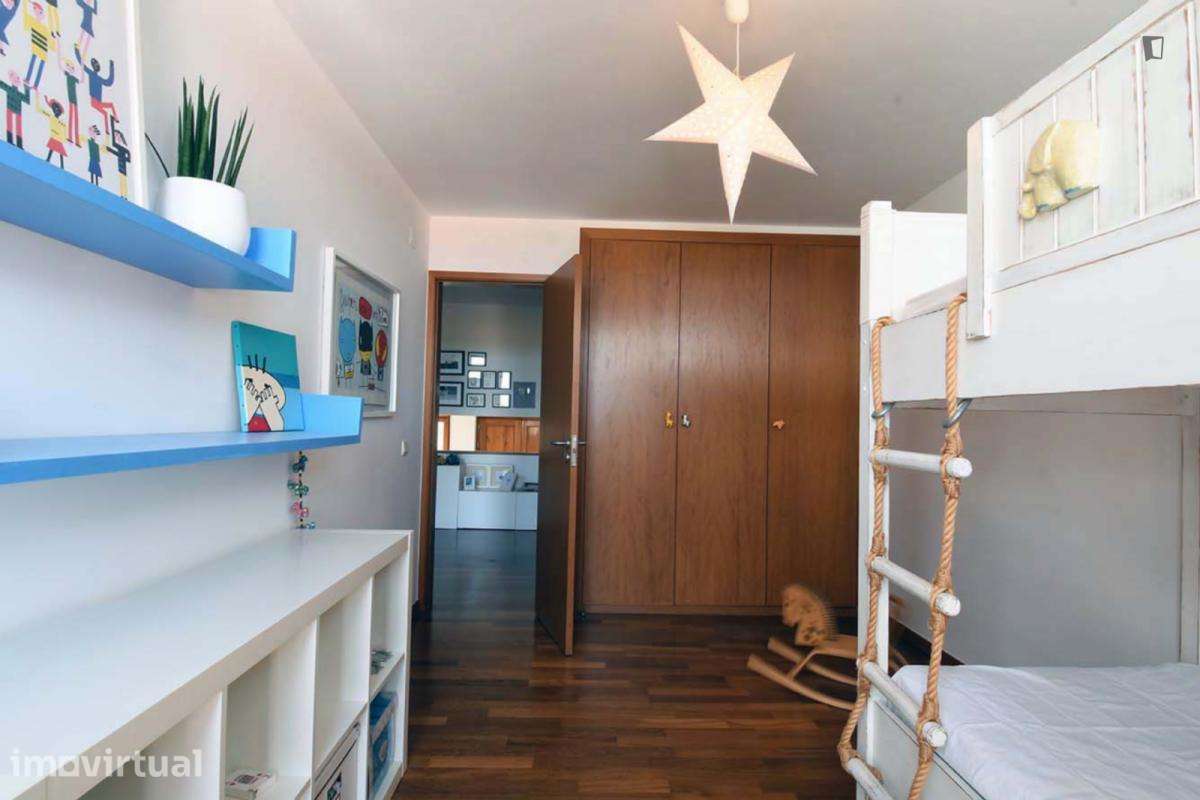 Quarto - localizado em Setubal - Grande imagem: 2/15