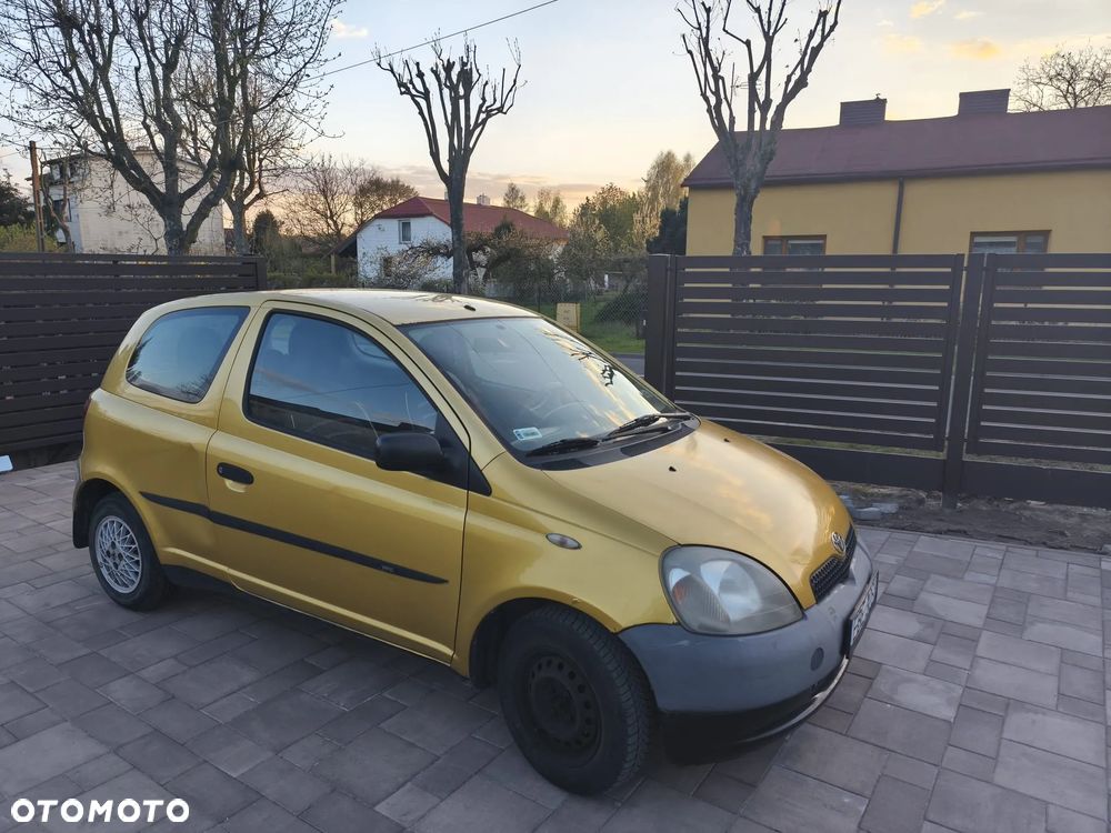 Toyota Yaris 1.0 Base - 1