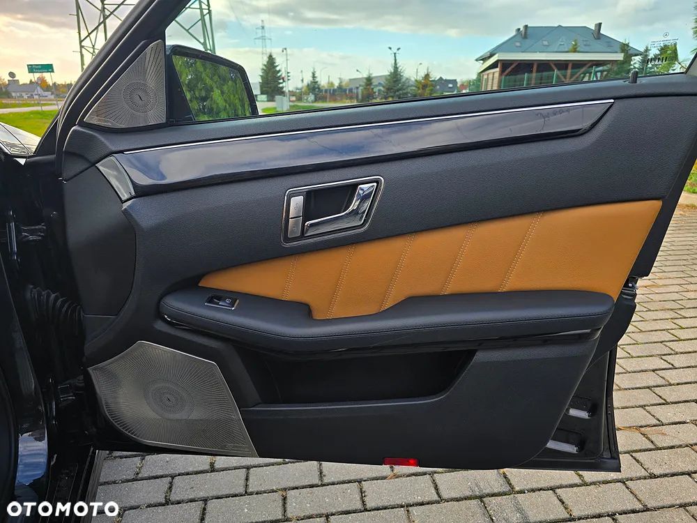 Mercedes-Benz Klasa E 350 CDI DPF BlueEFFICIENCY 7G-TRONIC Avantgarde - 21