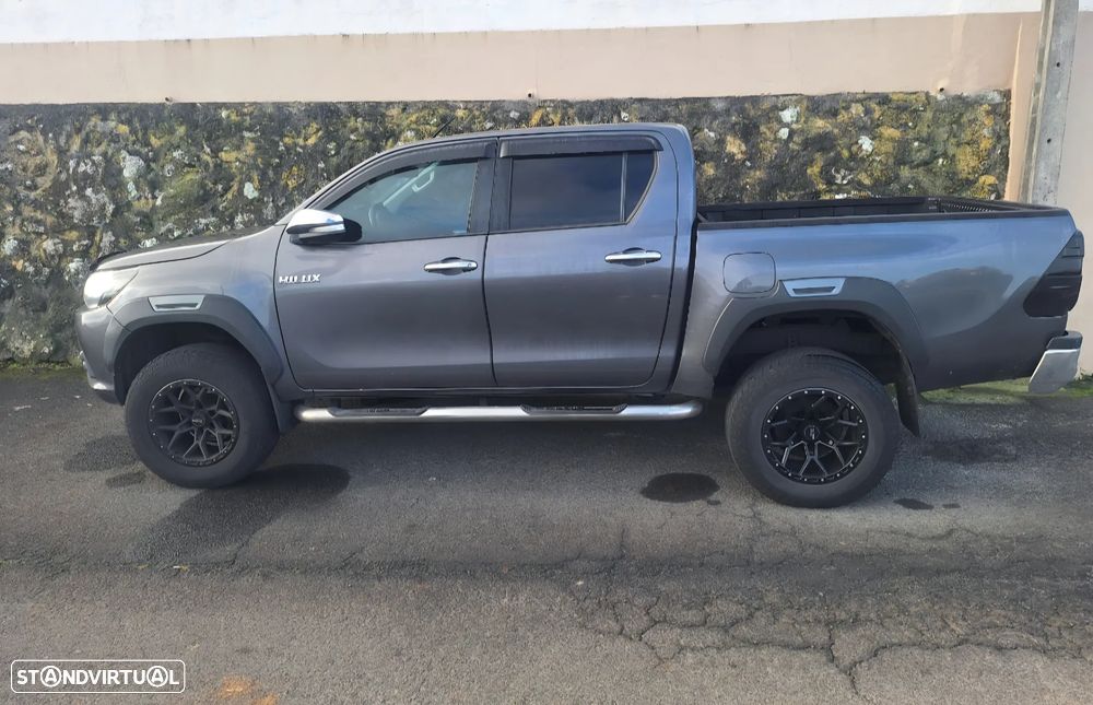 Toyota Hilux — photo 3