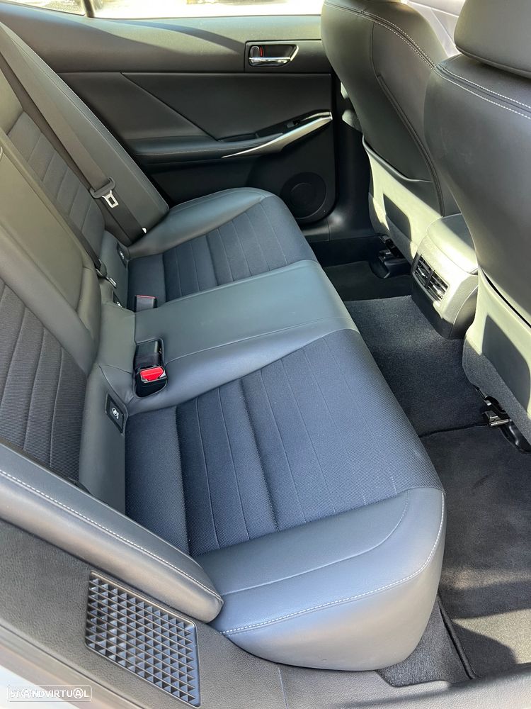 Lexus IS 300H Executive+ - 10