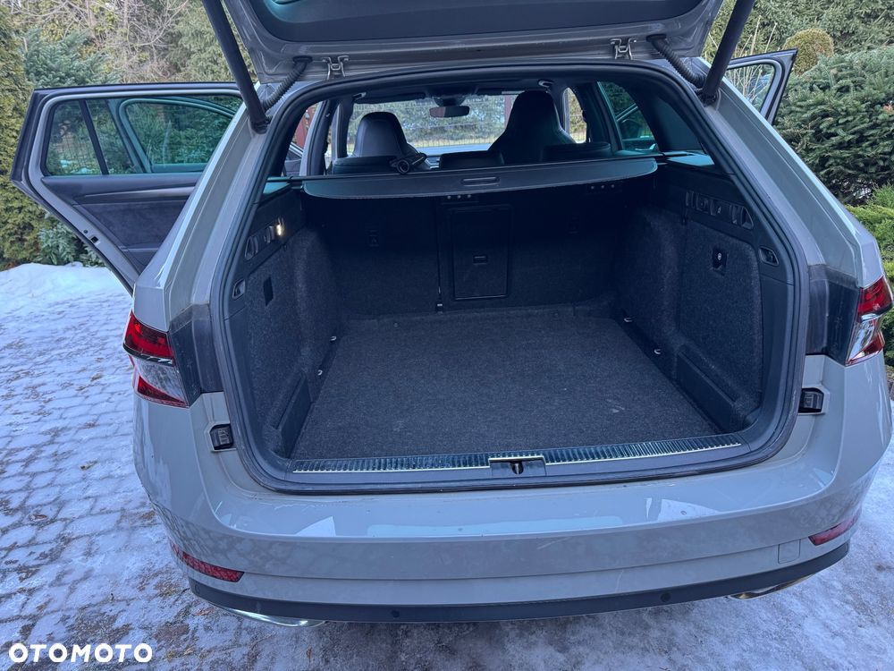 Skoda Superb 2.0 TDI DSG Sportline - 22