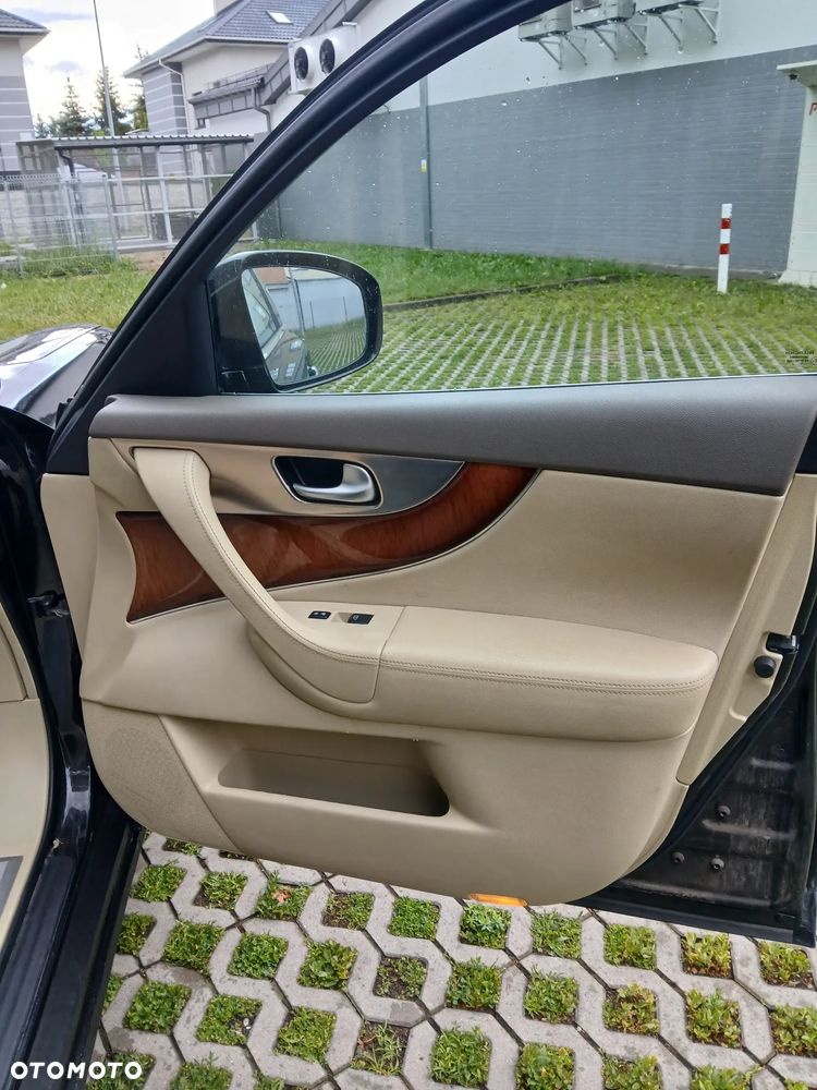 Infiniti FX FX30d S - 22