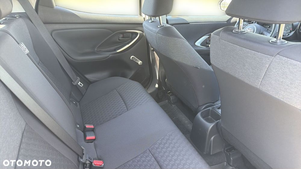 Toyota Yaris - 10