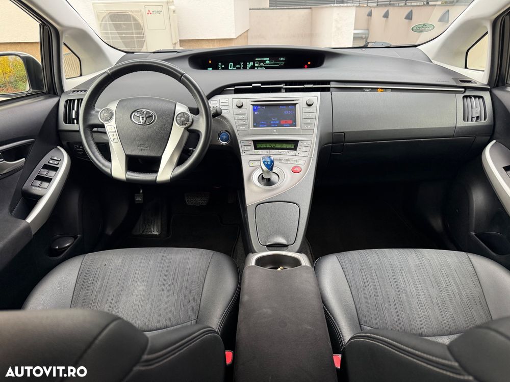Toyota Prius Sol Plus - 10